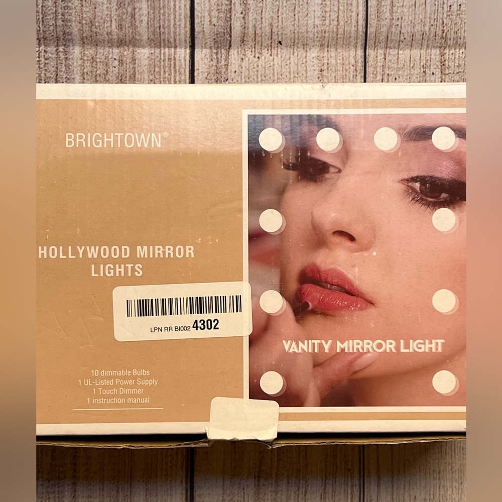 NWOT BRIGHT TOWN  Hollywood Vanity Mirror Light Bulbs 10CT. Mirror Not Included.